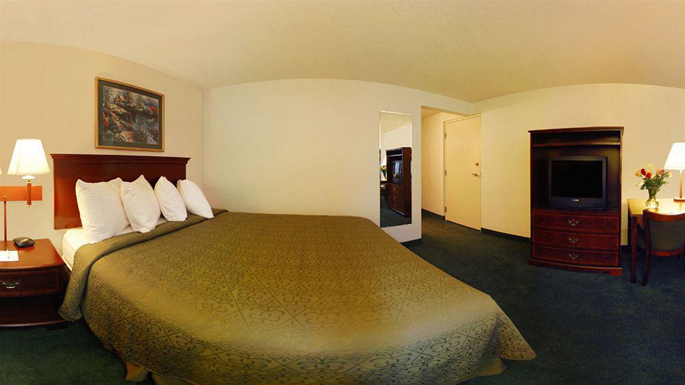 Baymont By Wyndham Great Falls City Center Exterior photo